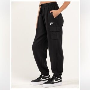 NWOT NIKE Sportswear Essentials Club Fleece Womens Cargo Sweatpants